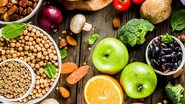 Grãos ricos em proteínas e frutas que trazem vitaminas não podem ficar fora do cardápio