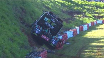 Vídeo: Caio Castro sofre acidente na Copa Truck e sai ileso - Reprodução