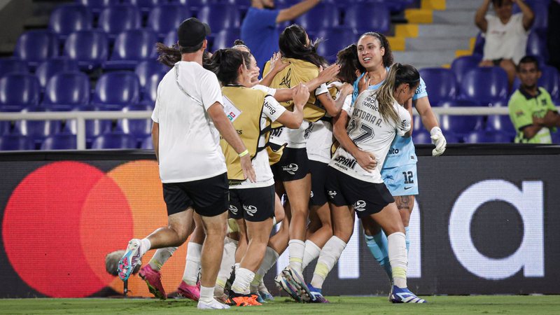 Libertadores Feminina: Corinthians bate Inter nos pênaltis e enfrenta  Palmeiras na final