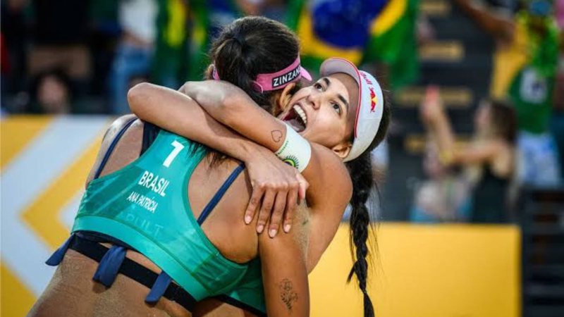 Duda e Ana Patrícia vão à semi do Mundial de Vôlei de Praia - Divulgação/ FIVB