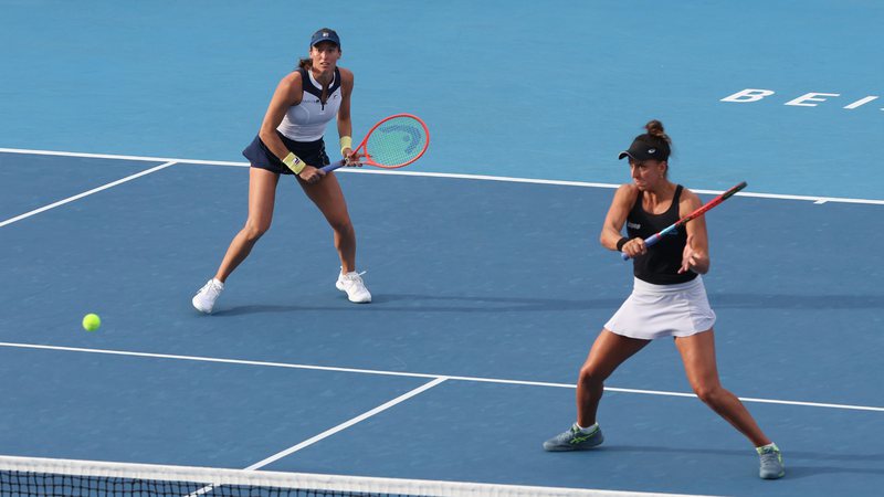 Luisa Stefani e Ingrid Martins na semifinal do Aberto da China