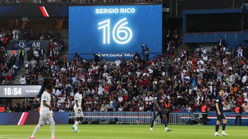 Sergio Rico recebe homenagem em volta ao Parc des Princes - Getty Images