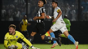 Suárez marcando o terceiro gol do confronto - Foto: ALEXANDRE BRUM/Agencia Enquadrar