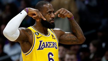 Lebron James defendendo o Los Angeles Lakers - Crédito: Getty Images