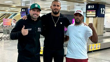 Dedé e Bisão viajaram acompanhados do lutador do UFC Vitor Petrino (ao centro) - Divulgação