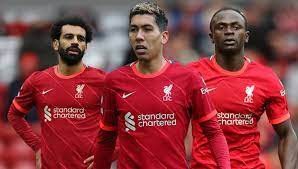 Trio em ação com a camisa do Liverpool - Foto: Divulgação