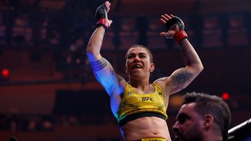Jéssica Andrade comemorou vitória e pediu vaga no UFC 300 - Getty Images