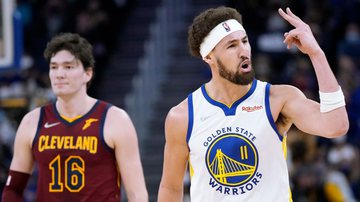 Klay Thompson com a camisa dos Warriors - Foto: Getty Images
