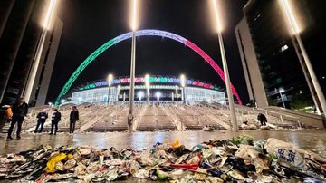 O lixo produzido no estádio de Wembley, após a final da Eurocopa entre Itália e Inglaterra, em 2021 - Foto: reprodução/ Getty Images