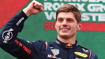 Piloto holandês Max Verstappen conquistou seu terceiro título consecutivo de campeão mundial de Fórmula 1 - Foto: Reprodução Instagram