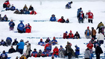 Com neve na arquibancada, Steelers e Bills jogam no Wild Card - Getty Images