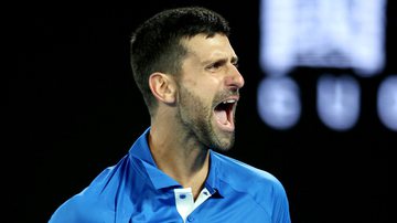 Djokovic sofre, mas vence tenista da casa no Australian Open - Getty Images