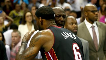 Michael Jordan e LeBron James - Getty Images