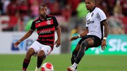 Uruguaio do Flamengo machuca ombro esquerdo no clássico e será reavaliado - Getty Images
