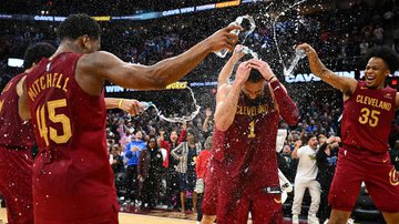 Cleveland vence com cesta no estouro do cronômetro - Getty Images