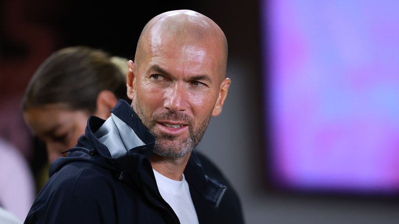 Na mira de gigantes europeus, Zidane pode voltar a trabalhar como técnico - Getty Images