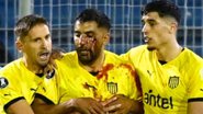 Jogador do Peñarol é atingido por pedra e se revolta - Reprodução Twitter