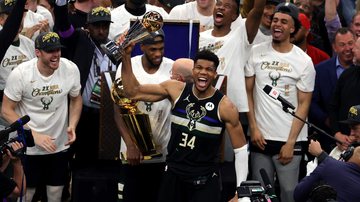 Giannis Antetokounmpo vencendo seu primeiro título na NBA - Getty Images