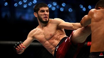 Makhachev projeta luta no UFC 302 - Getty Images