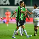 Após gol polêmico contra o Santos, jogador do América-MG dispara: “Tem que...” - Mourão Panda / América-MG