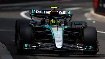 Lewis Hamilton lidera o TL1 de Mônaco - Getty Images