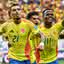 Jogadores colombianos comemoram vitória diante o Paraguai