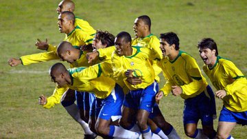 Jogadores do Brasil comemoram conquista da Copa América em 2004 - reprodução Conmebol