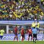 Jogadores do Brasil e da Costa Rica disputam a bola em partida da Copa América