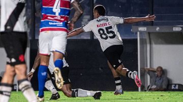 Mateus Carvalho comemora o primeiro gol - Leandro Amorim/Vasco