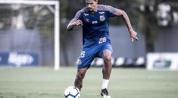Lucas Veríssimo em ação com a camisa do Santos - Ivan Storti/Santos FC