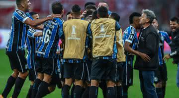 Jogadores do Grêmio comemorando gol no Gre-Nal - GettyImages