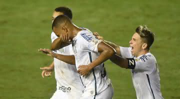 Lucas Braga comemora primeiro gol pelo Santos - Ivan Storti/Santos FC