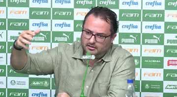 Alexandre Mattos em coletiva de imprensa na época de Palmeiras - Transmissão Palmeiras TV