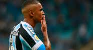 Grêmio não vai rescindir com Douglas Costa - Getty Images