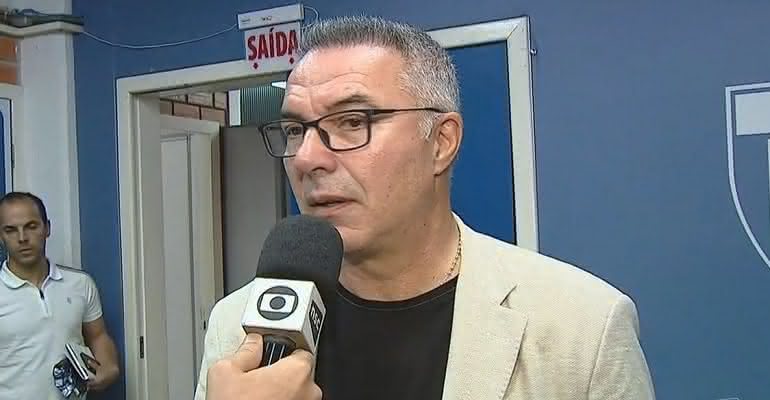 Augusto Inácio trabalhou no Avaí em sete partidas - Transmissão TV Globo