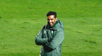 Abel, treinador do Palmeiras de braços cruzados - GettyImages