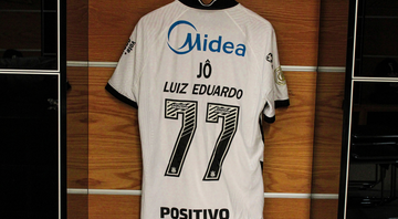 Corinthians faz homenagem para garoto vítima de racismo e entra em campo com uniforme personalizado - Divulgação/Corinthians