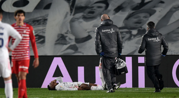 Rodrygo sofre lesão na coxa e deixa gramado da partida entre Real Madrid e Granada de maca - GettyImages
