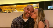 Adriano Imperador compartilha foto com família da nova namorada - Instagram