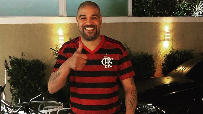 Ex-jogador Adriano Imperador causa confusão no novo prédio - Instagram