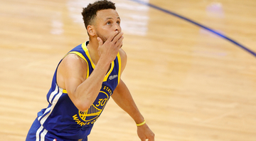 Curry em ação contra o Denver Nuggets - Getty Images