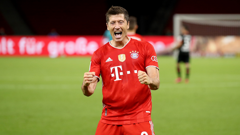 Lewandowski comemorando gol - Getty Images
