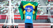 Alessandro da Silva, bicampeão Paralímpico, comemorando depois da conquista - GettyImages