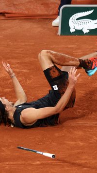 Zverev se machuca, e Nadal vai à final em Roland Garros