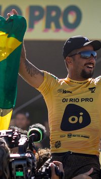 Filipe Toledo domina final e é campeão do Rio Pro 