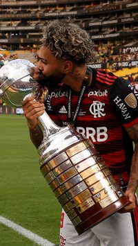Flamengo bate Athletico e é tricampeão da Libertadores