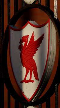 Donos do Liverpool colocam clube no mercado, segundo site