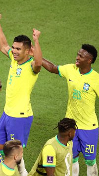 Brasil marca no fim, bate Suíça e avança na Copa do Mundo