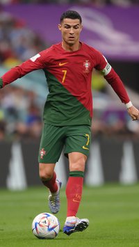 Cristiano Ronaldo 'briga' por gol polêmico em Portugal x Uruguai