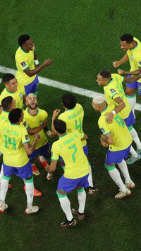 Brasil resolve no primeiro tempo e vai às quartas de final 